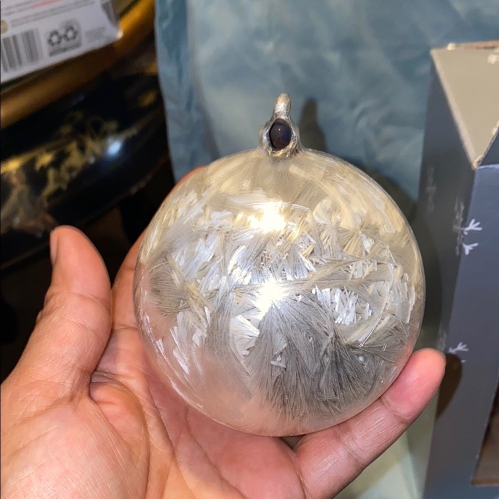 BX44 Vintage 5 Large Elegant Glass Holiday Ornaments - Silver - Picture 4 of 4